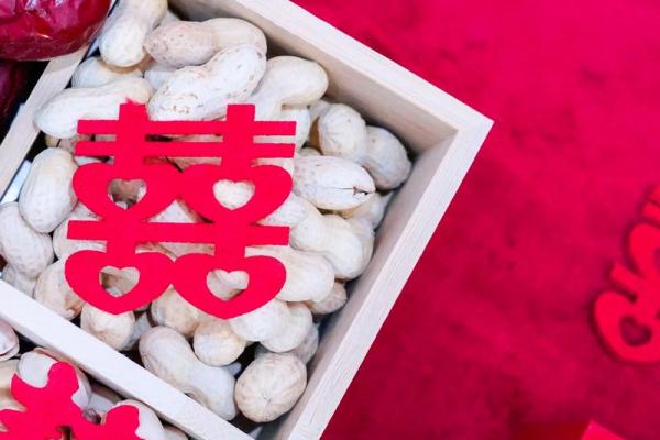 2025年九月初八订婚好不好 当天宜忌与生肖配对分析