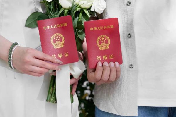 2025年10月领证要看日子吗 2025年10月领证要看日子吗