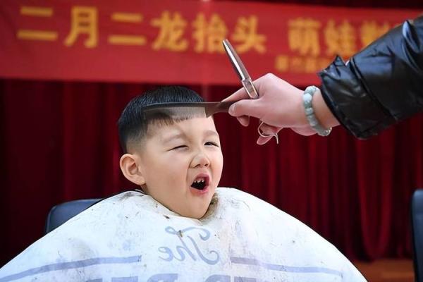 8月适合剪头发的吉利日子推荐与时辰选择