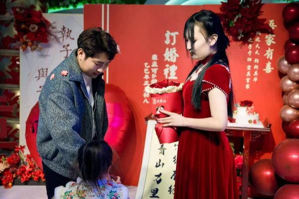 2025九月初八适合订婚吗